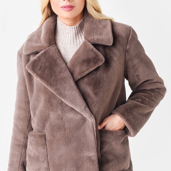 Velvet by Graham & Spencer Jackets & Blazers - Velvet by Graham & Spencer • Brown Faux Fur Teddy Jacket - Women’s Size Large